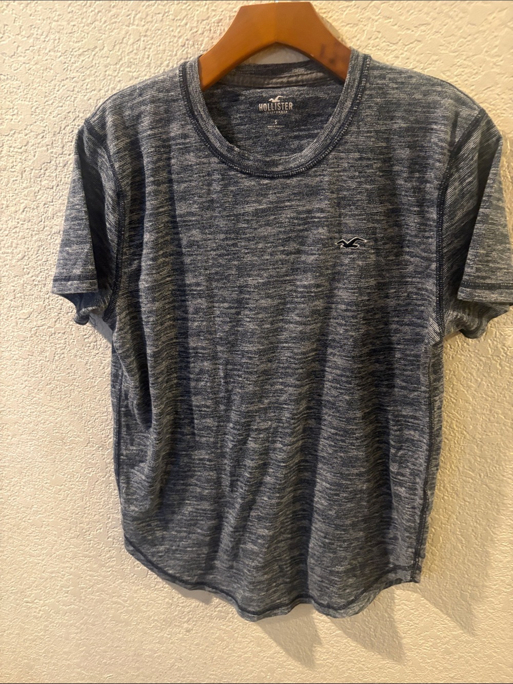 Hollister Men's Marled Navy Short Sleeve Crew Tee